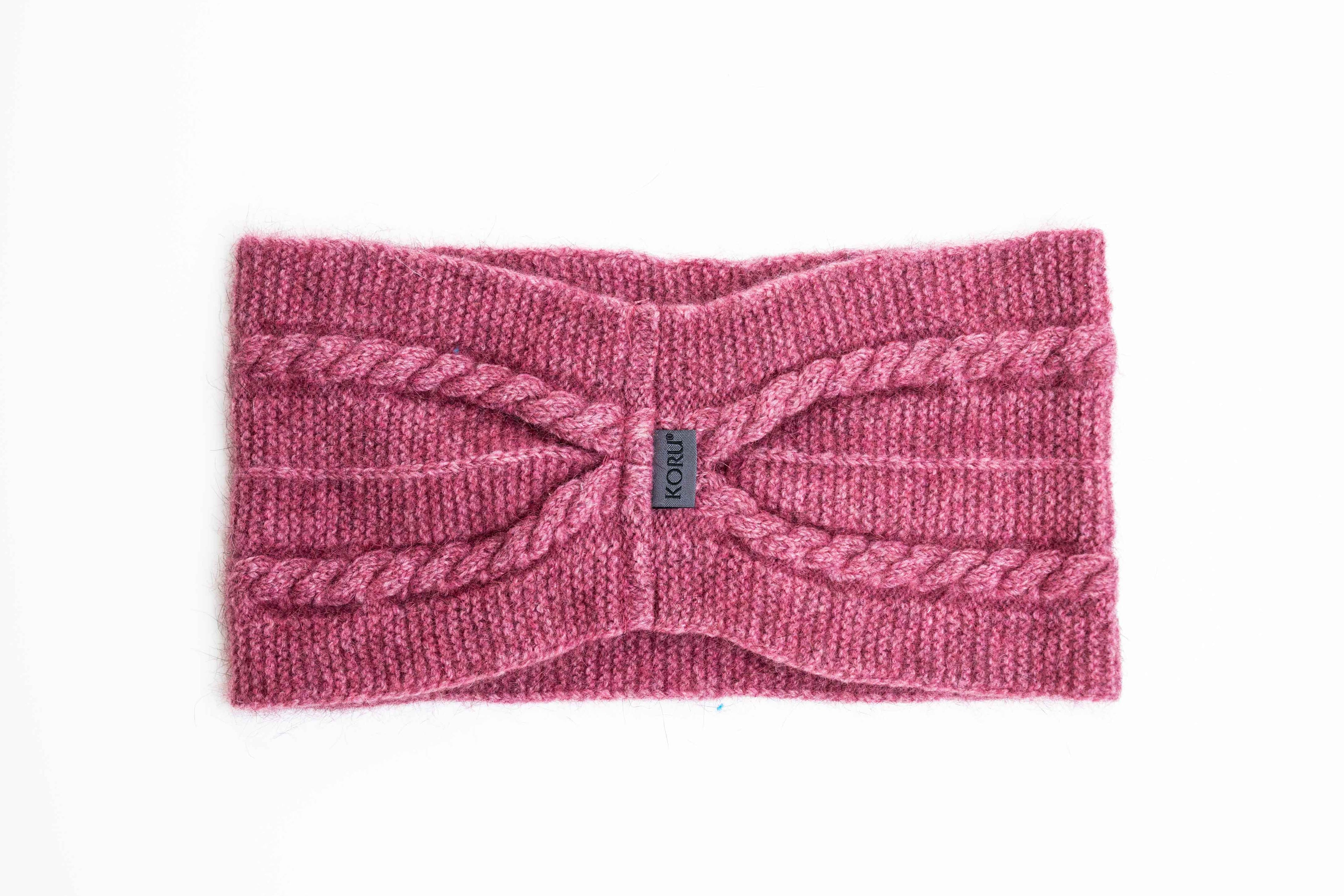 Koru Cable Headband

Possumsilk Collection™

Unisex, classic style. One size only&nbsp;

We have combined the qualities and natural warmth of fine merino wool with the softness of possum fur and added a little silk. Now you can enjoy the luxury of wearing this exclusive garment.
The vertical width of the band is 12.5 cm.

50% Merino Lambswool, 40% Possum Fur, 10% Silk

KO94