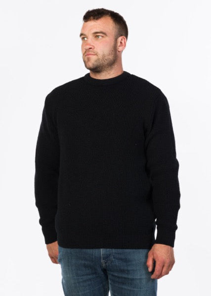 Man wearing a black jersey 100% Wool MKM 