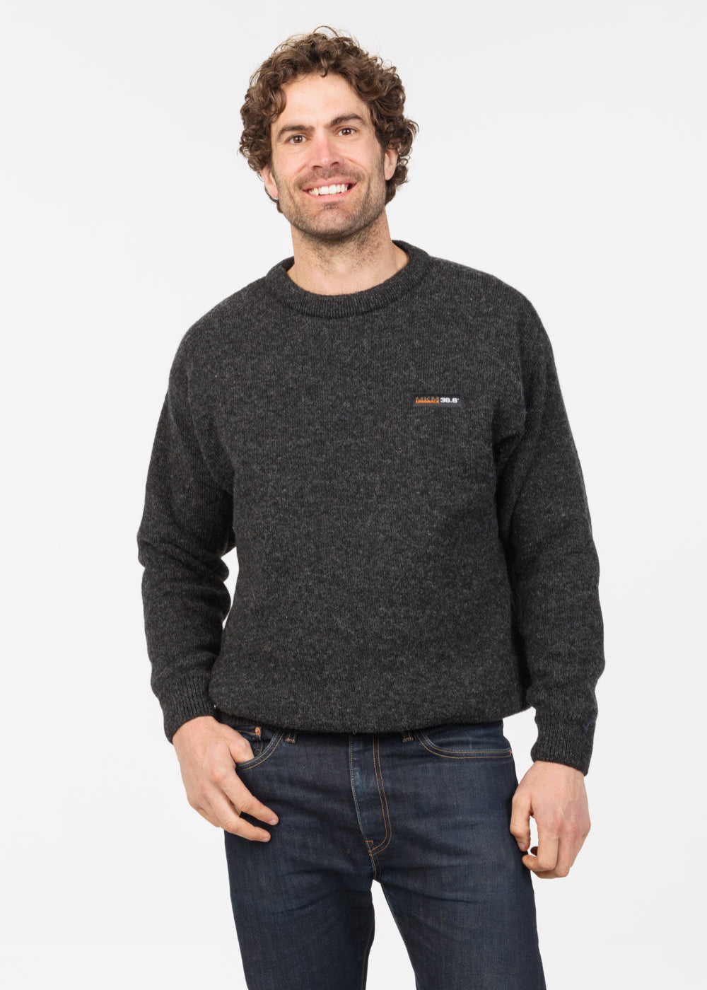 The Tasman Crew is created using a unique double-layer system, made with a 100% NZ wool outer layer and super soft EcoBlend lining, developed to maintain your optimum body temperature (36.6). Hardwearing and heavyweight for ultimate outdoor performance, complete with Suede elbow patches