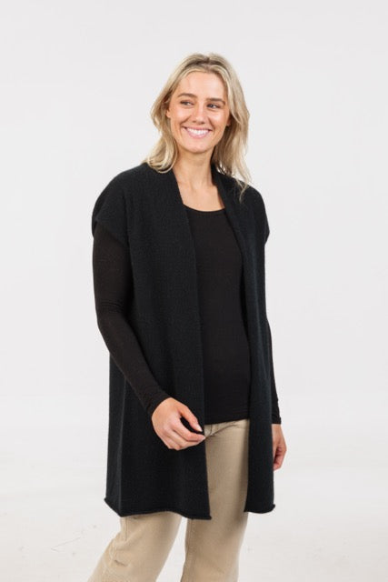 Native World Possum Gillet

Luxury Blend of Possum Fur, Superfine Merino Wool, and Silk
Colour - Black