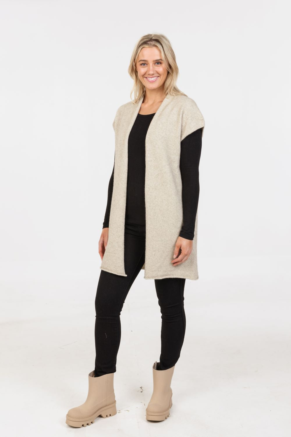 Native World Possum Gillet
Luxury Blend of Possum Fur, Superfine Merino Wool, and Silk. Natural colour

